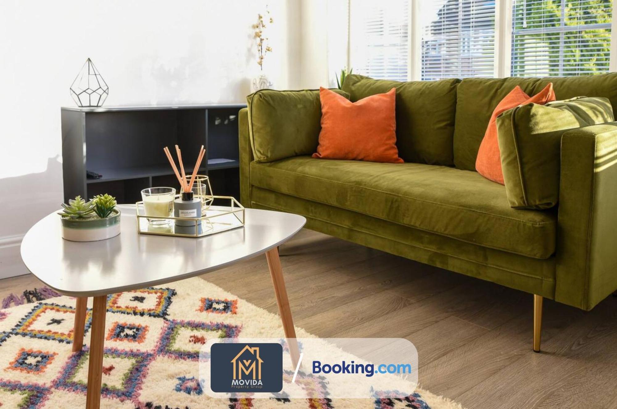 Large Modern 6 Bedroom House By Movida Property Group Short Lets & Serviced Accommodation With Games Room Leeds  Kültér fotó