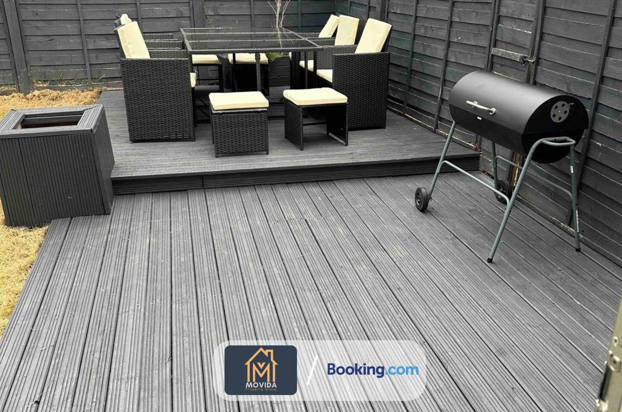 Large Modern 6 Bedroom House By Movida Property Group Short Lets & Serviced Accommodation With Games Room Leeds  Kültér fotó