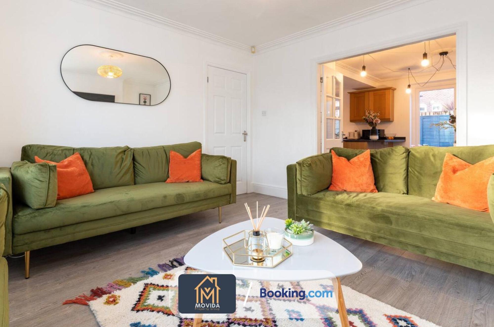 Large Modern 6 Bedroom House By Movida Property Group Short Lets & Serviced Accommodation With Games Room Leeds  Kültér fotó