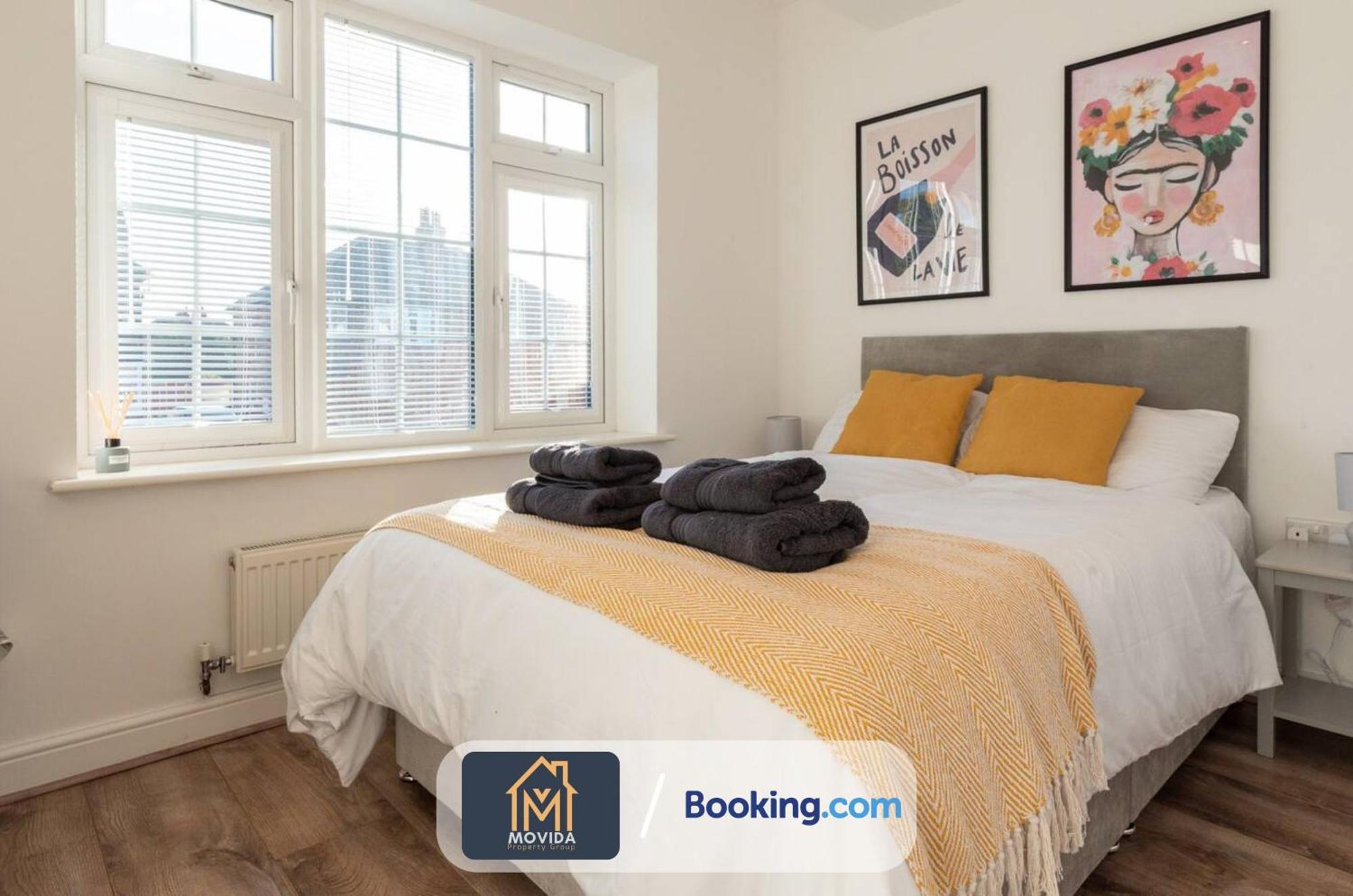 Large Modern 6 Bedroom House By Movida Property Group Short Lets & Serviced Accommodation With Games Room Leeds  Kültér fotó