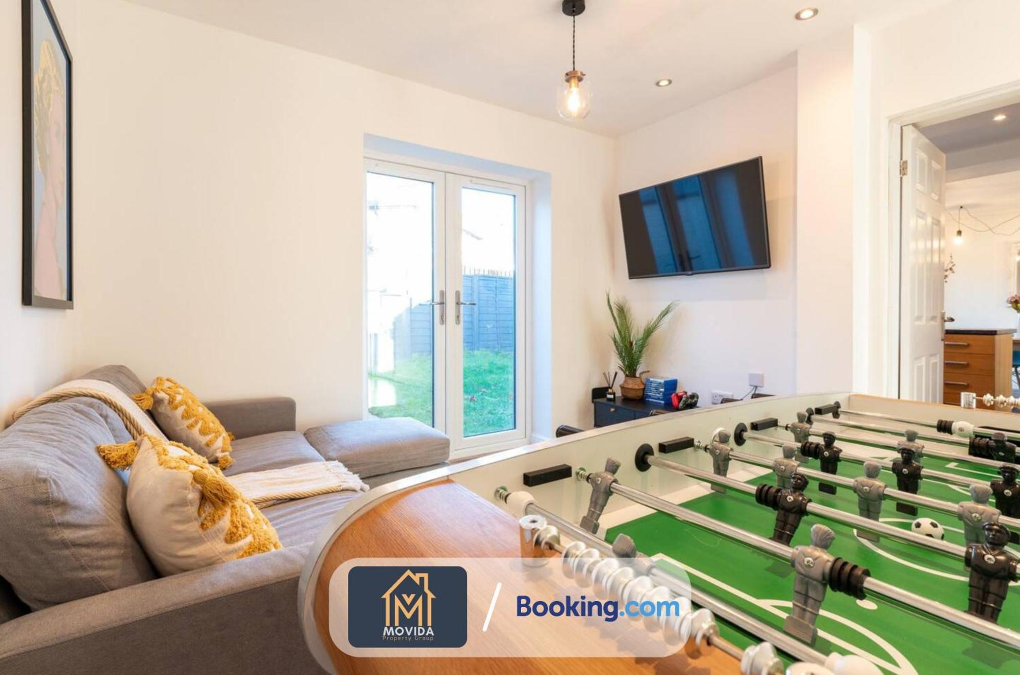 Large Modern 6 Bedroom House By Movida Property Group Short Lets & Serviced Accommodation With Games Room Leeds  Kültér fotó