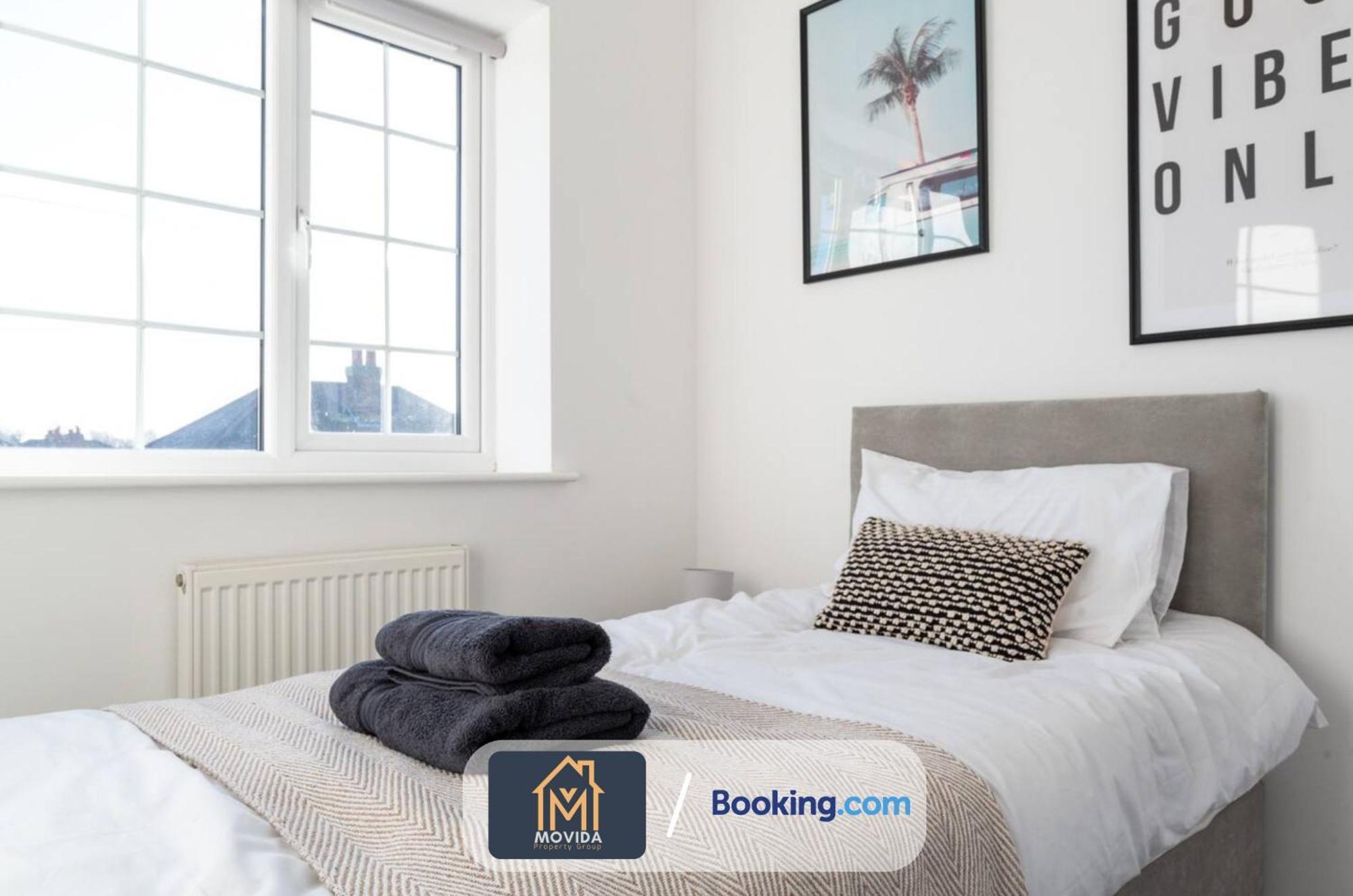 Large Modern 6 Bedroom House By Movida Property Group Short Lets & Serviced Accommodation With Games Room Leeds  Kültér fotó