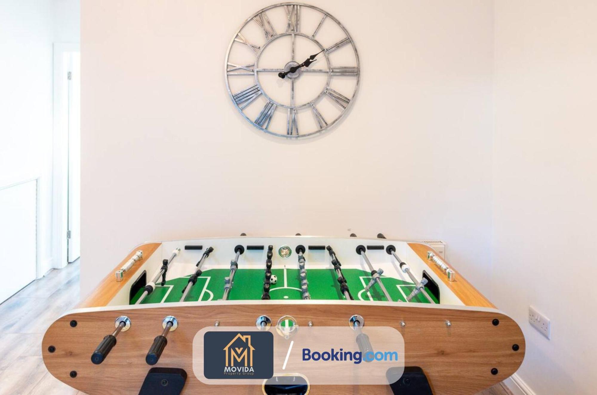 Large Modern 6 Bedroom House By Movida Property Group Short Lets & Serviced Accommodation With Games Room Leeds  Kültér fotó