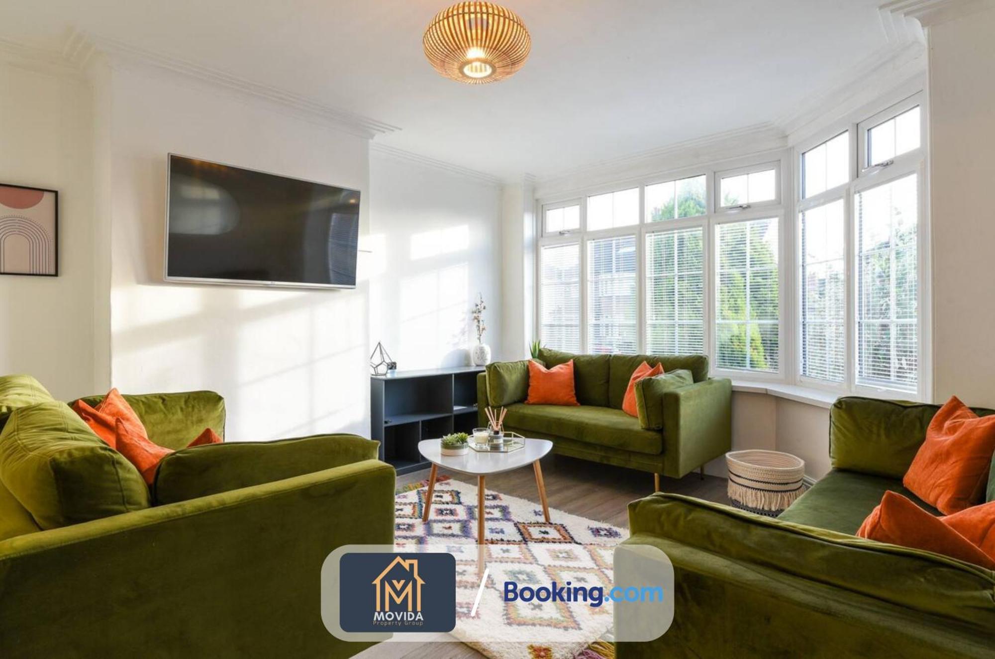 Large Modern 6 Bedroom House By Movida Property Group Short Lets & Serviced Accommodation With Games Room Leeds  Kültér fotó