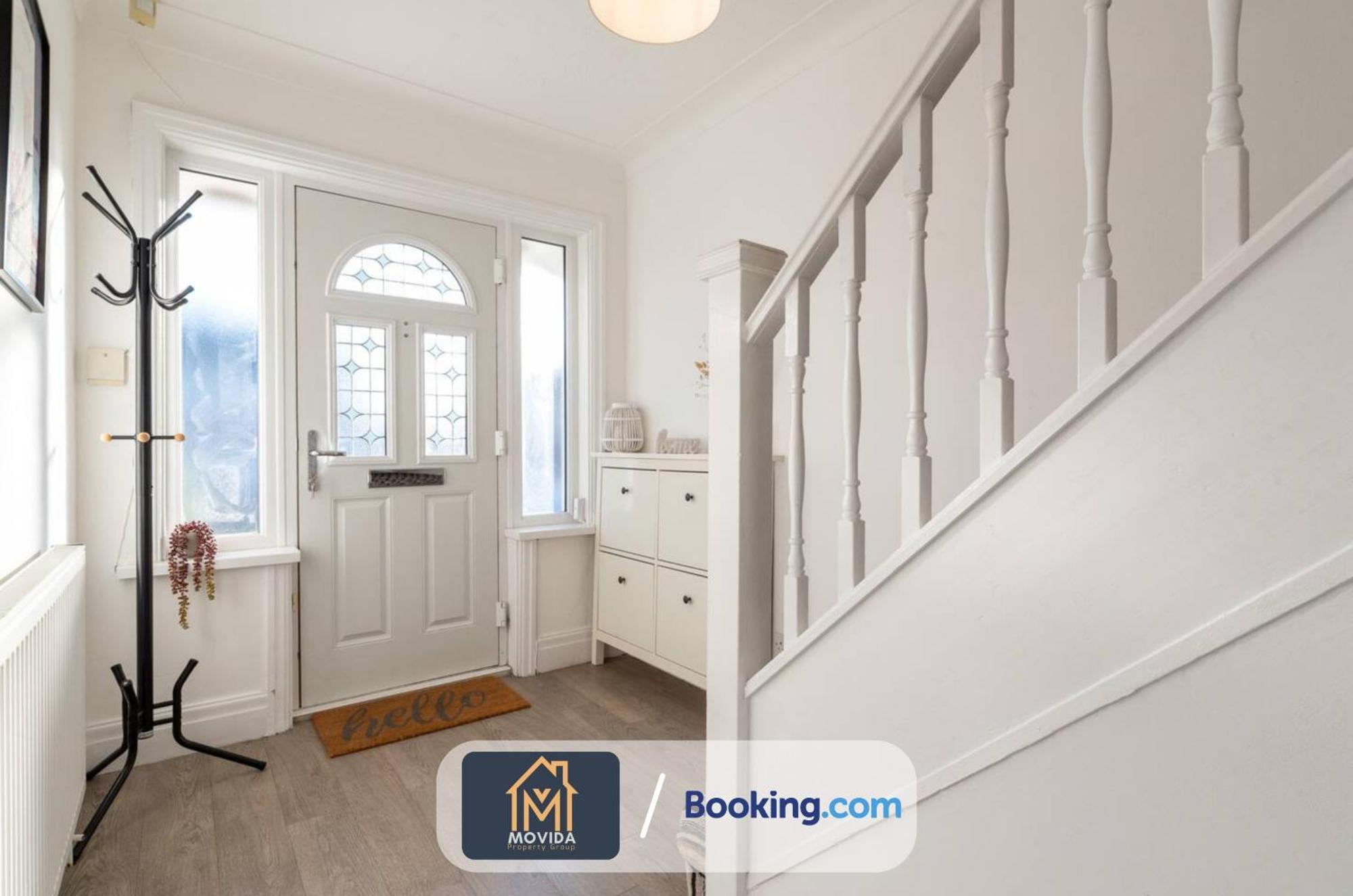 Large Modern 6 Bedroom House By Movida Property Group Short Lets & Serviced Accommodation With Games Room Leeds  Kültér fotó